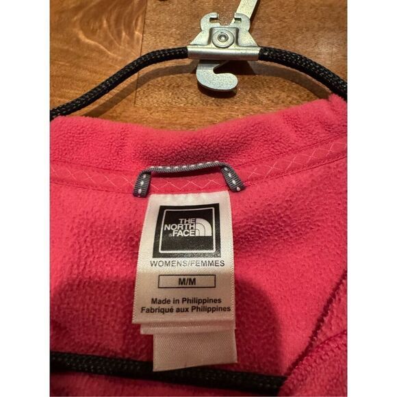 Women’s North face quarter zip - Picture 3 of 4